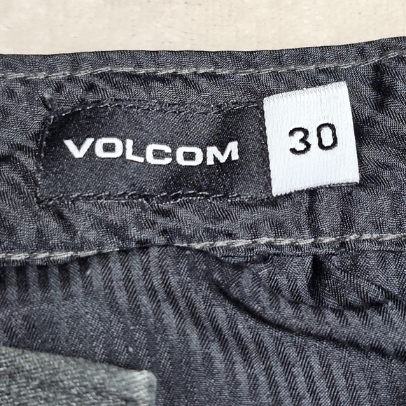 Volcom Men's Flat Front Modern Fit Chino Shorts Size 30 Dark Gray - Picture 3 of 11